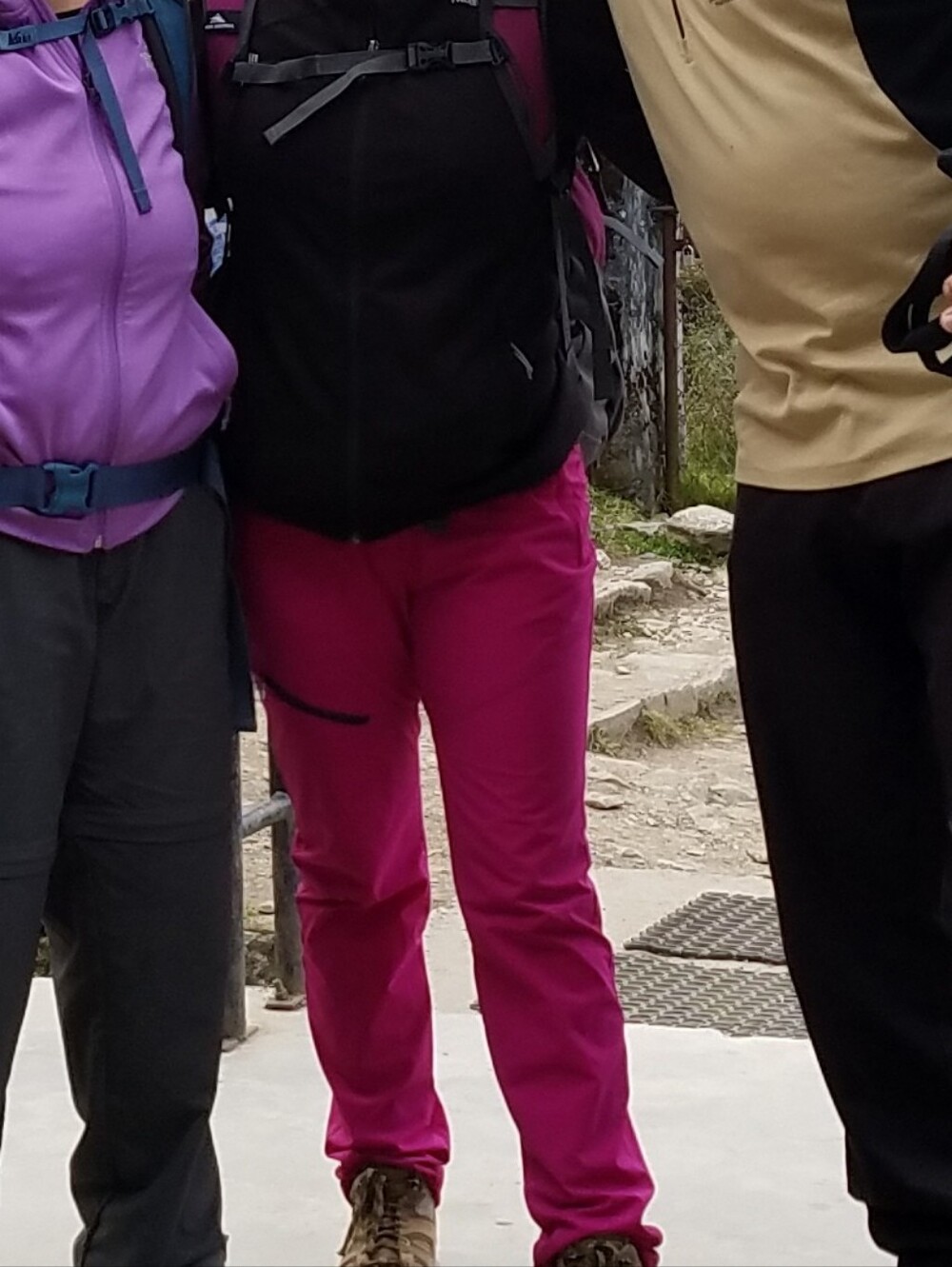 Pink Hiking Pants With 4 Zippered Pockets In Great Condition - Picture 14 of 14